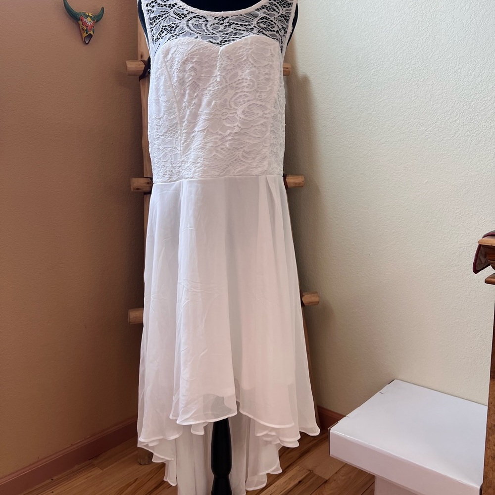 Chic White Lace High-Low Dress